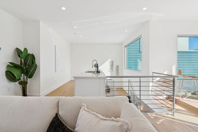 Building Photo - 1343 4th St