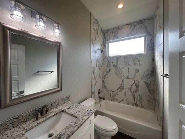 Building Photo - 368 Nene Ln