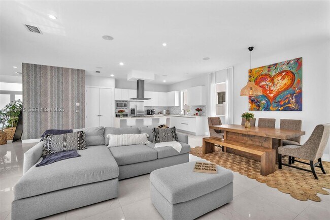 Building Photo - 7457 NW 101 Ave