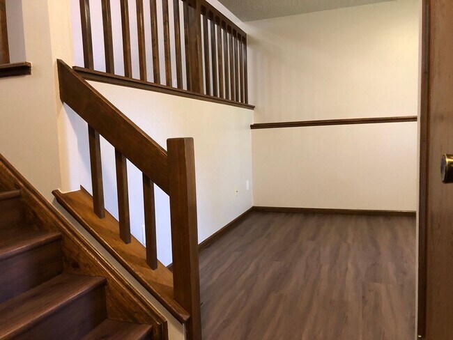 Building Photo - 3 Bed/2bath Single Family Home in Parkwood East