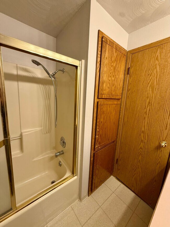 Building Photo - 3 bed 2 bath single family home in Nampa c...
