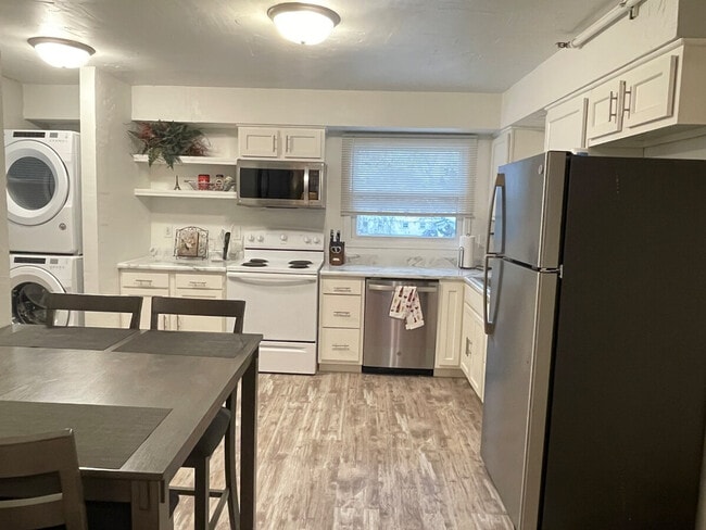 Building Photo - 915 W Weiland Ave