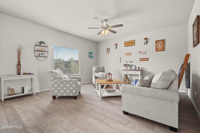 Building Photo - 956 Clapham St