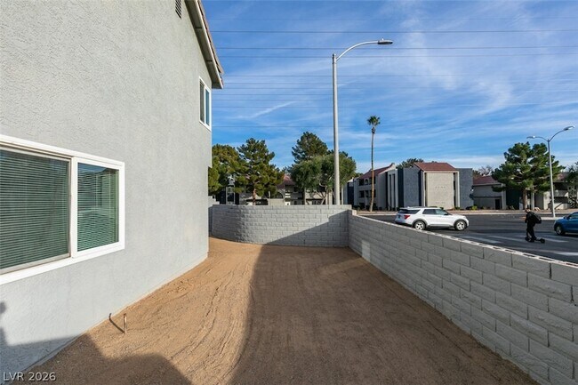 Building Photo - 2340 Belvedere Dr