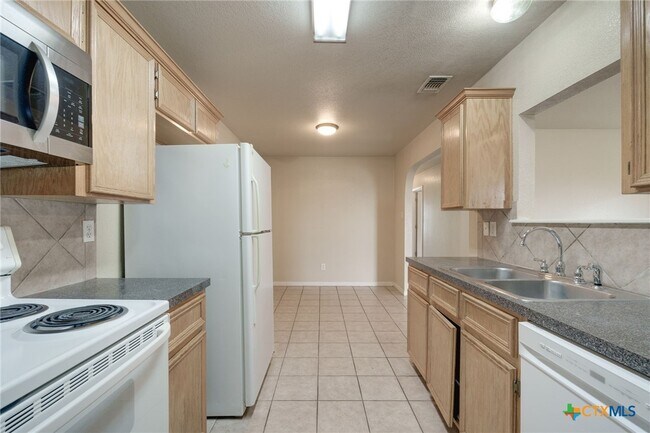 Building Photo - 3606 Dustin Ct