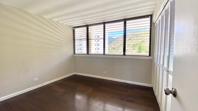 Building Photo - AVAILABLE JULY - 2 BED 2 BATH w/ 2 COVERED...