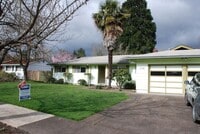 Building Photo - Fantastic Single Level 3Bedroom House Just...