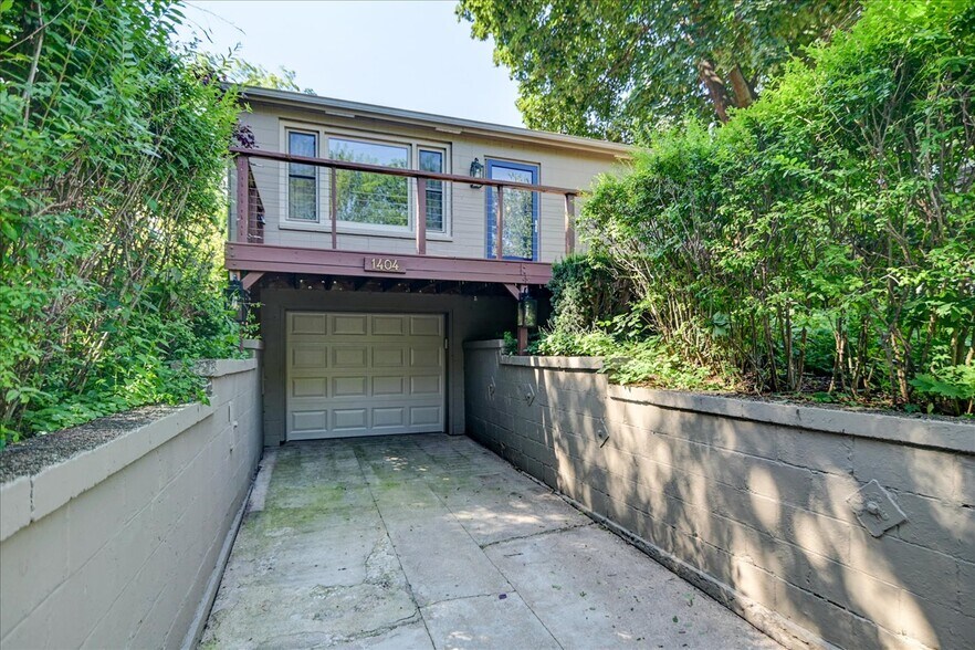 Building Photo - 1404 Wyldhaven Ave