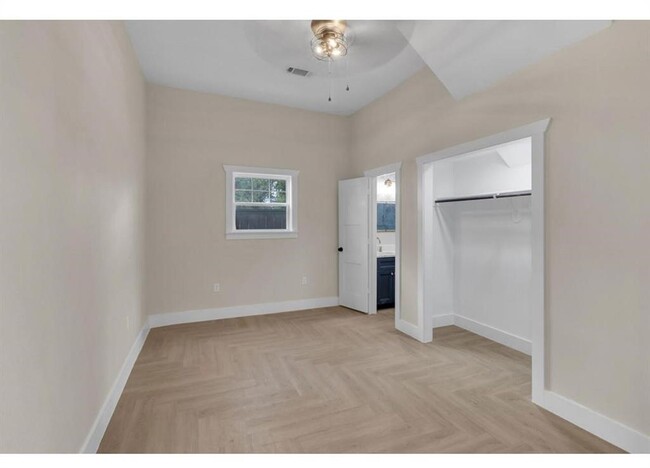 Building Photo - 1708 Gentry St