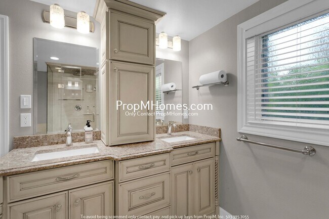 Building Photo - Stylish Updated Four Bedroom Home in Beaverton!