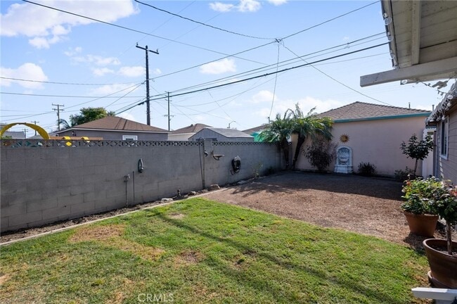 Building Photo - 4637 Hackett Ave