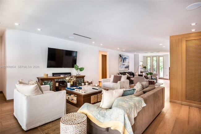 Building Photo - 115 SW 23rd Rd