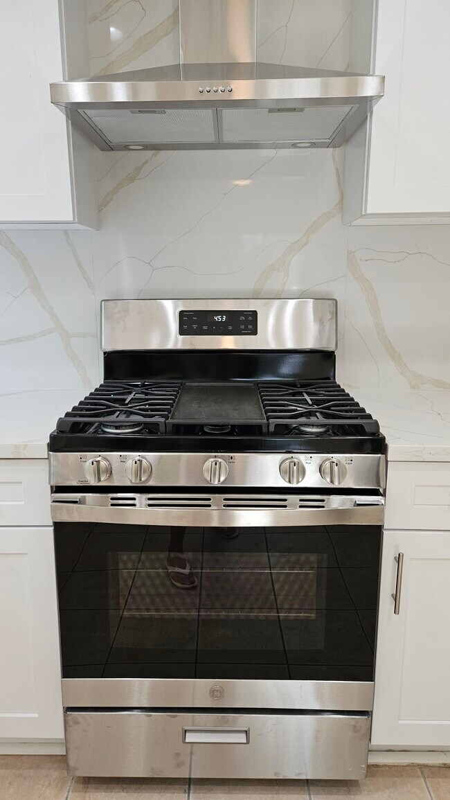 New Appliances: everything!! - 19250 W Oxnard St