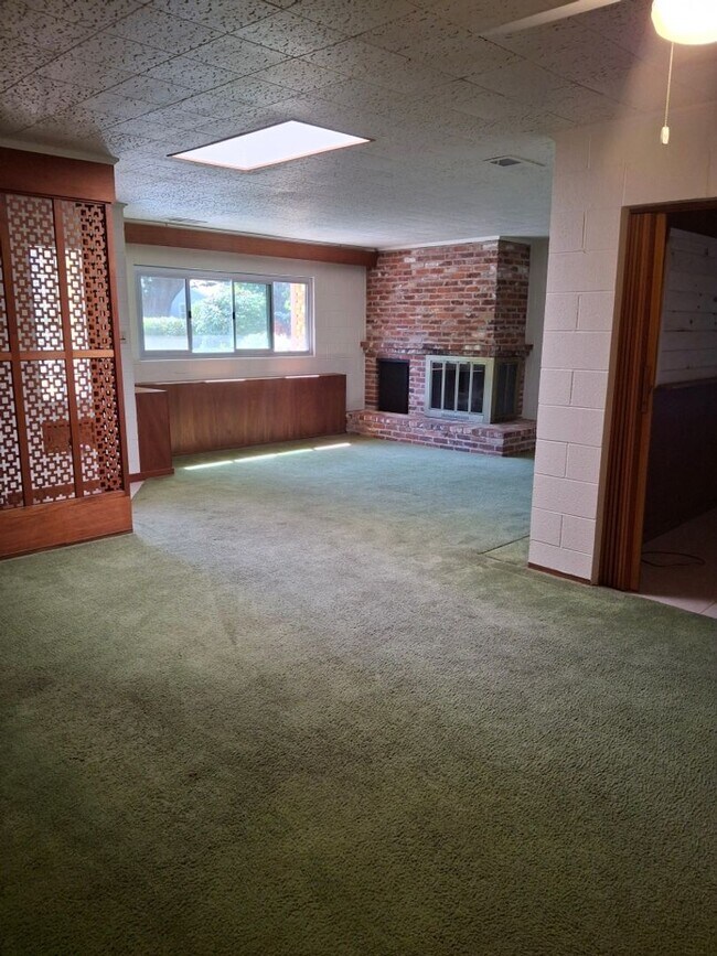 Building Photo - SHOWING MON. 12/1 - WED. 12/3 - FRI. 12/5 @ 12PM