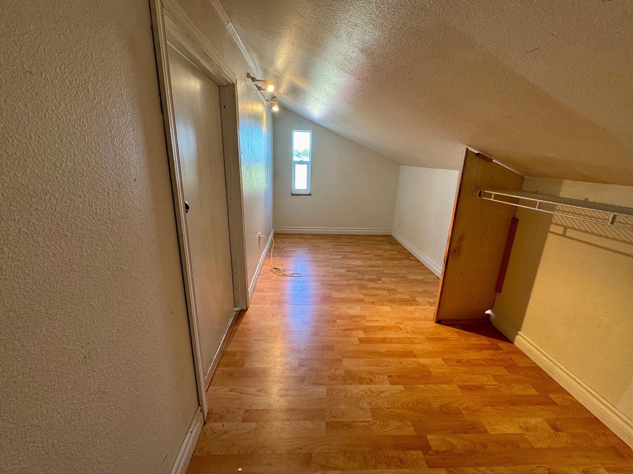 Building Photo - 1094 NE Conifer Blvd