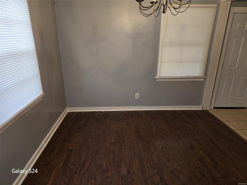 Building Photo - 2141 Meadowlane Dr