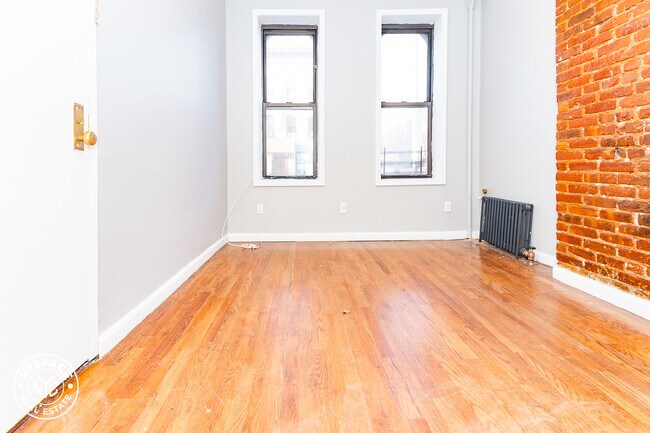 Building Photo - 816 Knickerbocker Ave