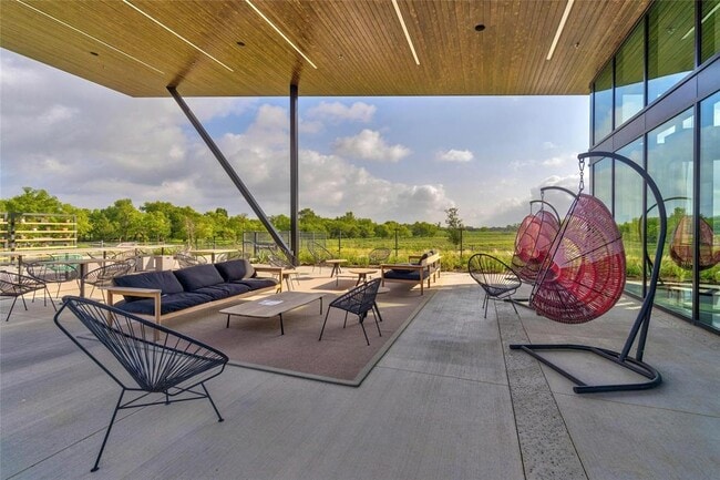 Building Photo - 8004 Lennon Dr