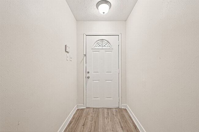 Building Photo - 4123 Cedar Gardens Dr