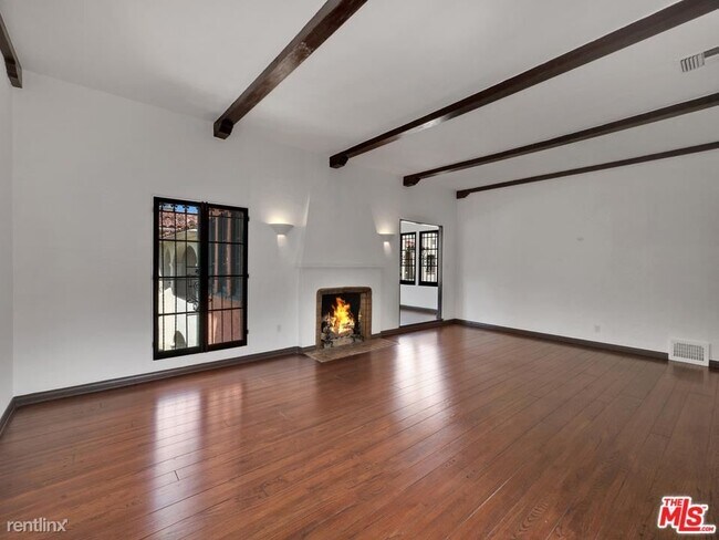 Building Photo - 3 br, 2 bath Condo - 6135 W 6th St