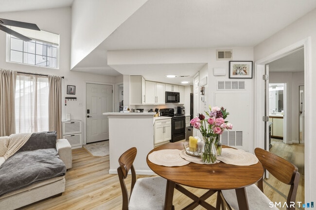 Building Photo - 299 Carriage Crossing Ln