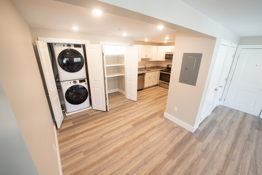 Kitchen & Laundry - Landings at Aquidneck Crossing