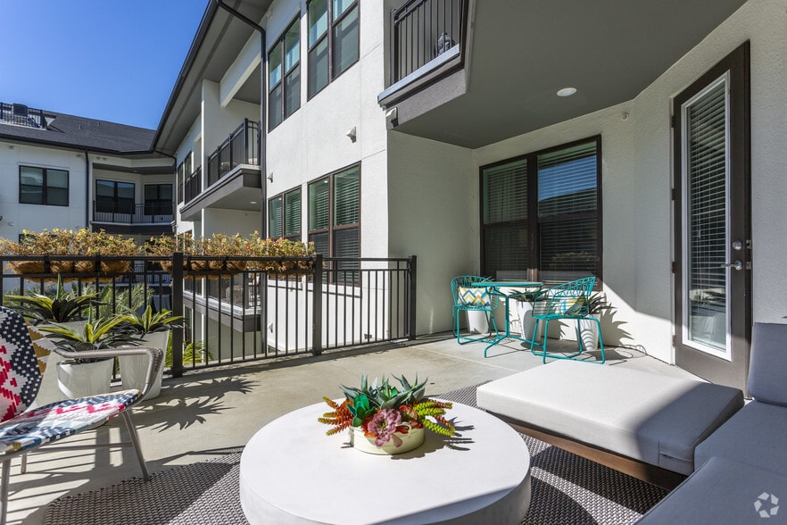 Patio - The District at Rosemary