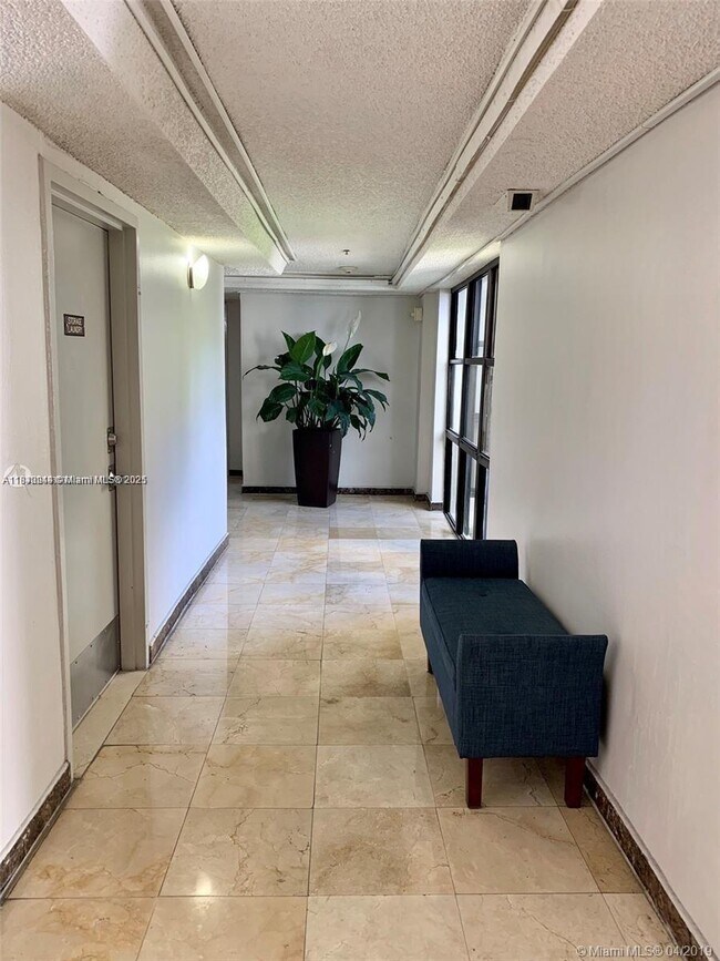 Building Photo - 17021 N Bay Rd