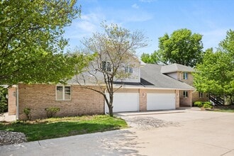 Building Photo - 2427 Reynolds Manor Dr