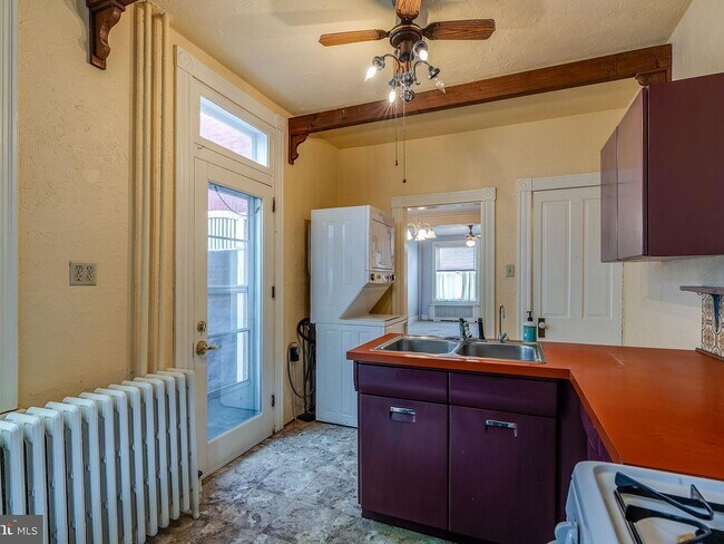 Building Photo - 524 Howard Ave