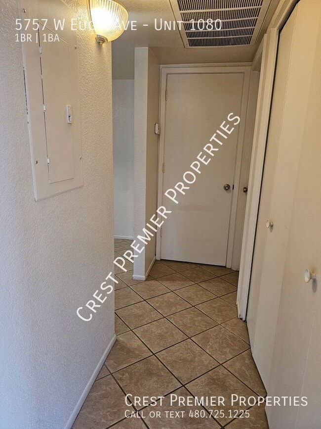 Building Photo - 5757 W Eugie Ave