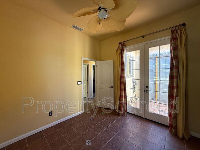 Building Photo - 523 Ruess Rd