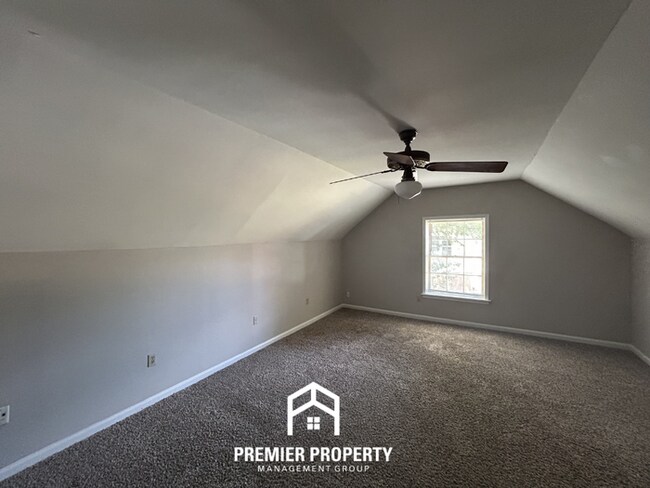 Building Photo - Large 5BR/3.5BA Home in 38125 | 2,541 Sq Ft, Vaulted Ceilings & Covered Patio