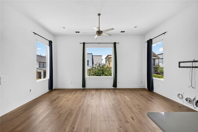 Building Photo - 6105 Florencia Ln