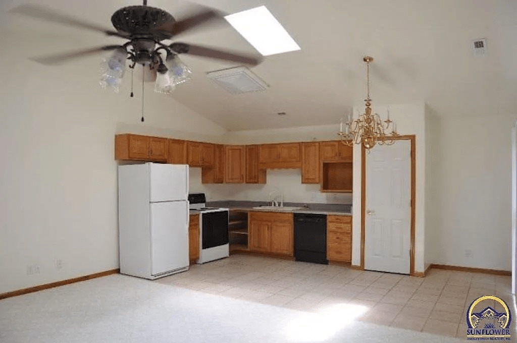 Kitchen - 1015 Sylvan St