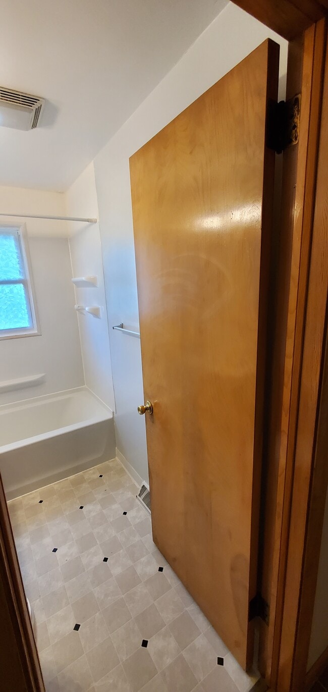 Building Photo - 1163 Higgins Ave