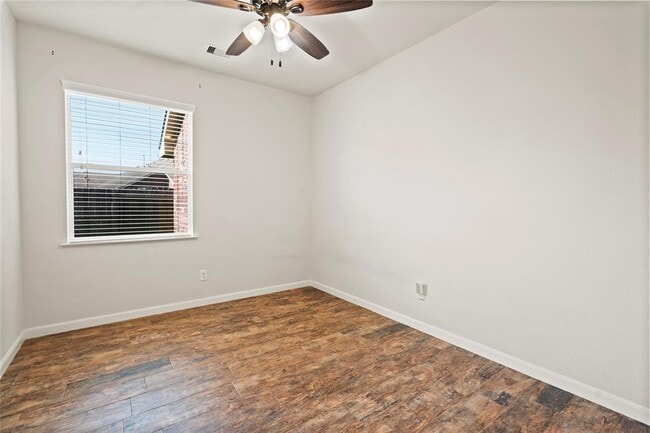Building Photo - 8243 Mandalay Bay Dr