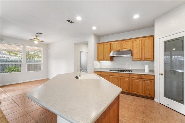 Building Photo - 1073 Huntly Dr