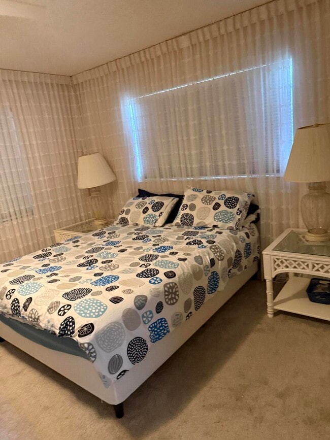 Building Photo - 132 Newport I