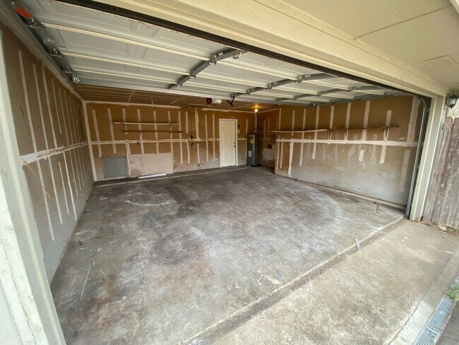 Building Photo - Nice Single Family Home in Cedar Hill