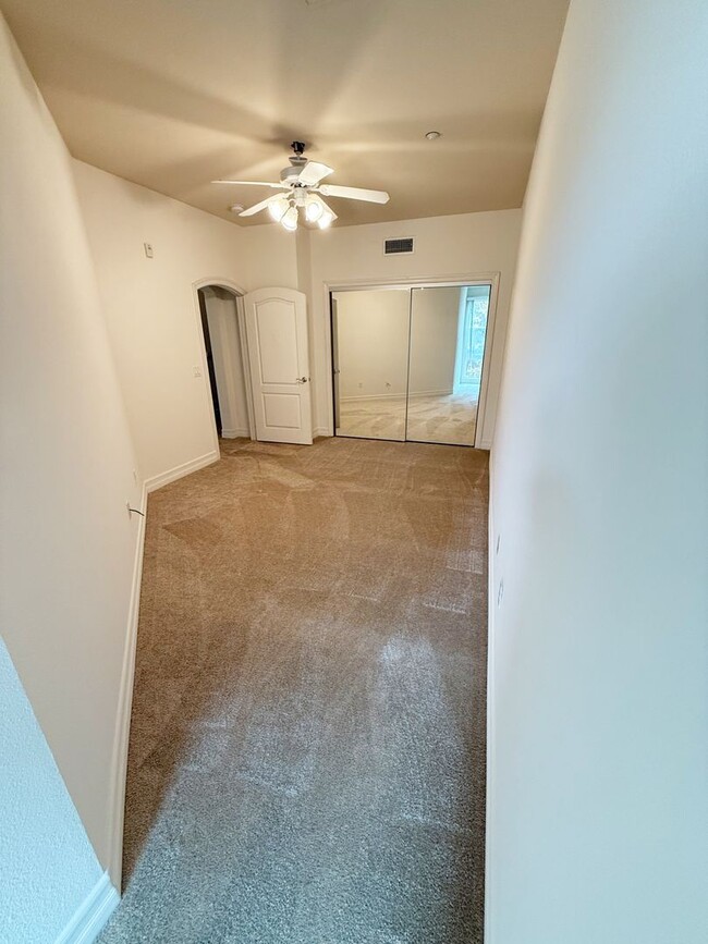 Building Photo - 1 Bed/ 1 Bath Condo for Rent at Park Blvd....