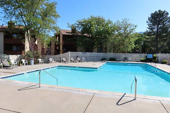 Building Photo - 6851 Countrywoods Cir