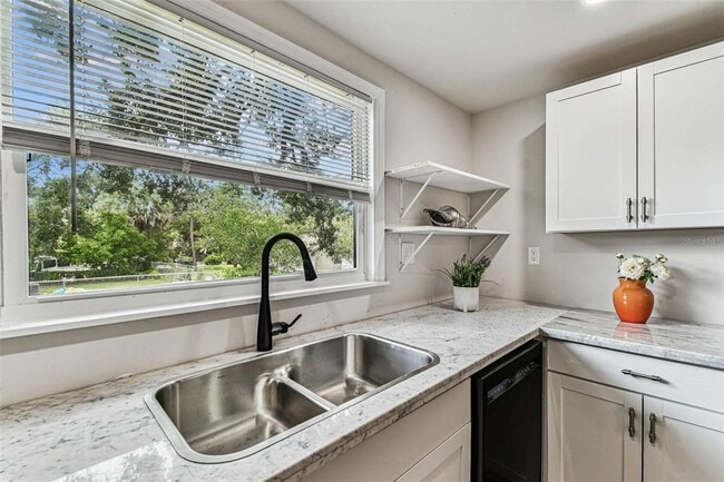 Building Photo - 1006 E 26th Ave