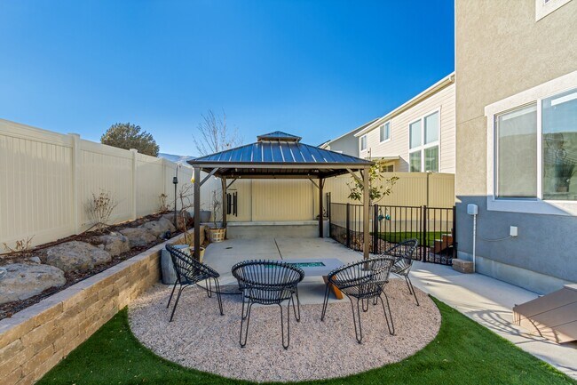 Building Photo - 4493 W Wharton Dr