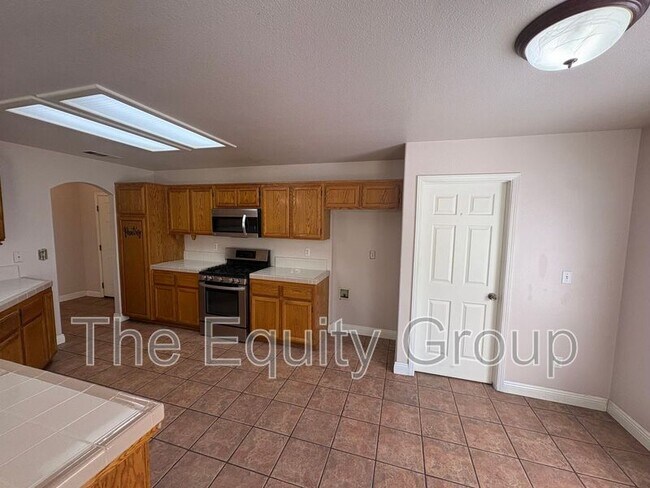 Building Photo - 2935 S Aspen St