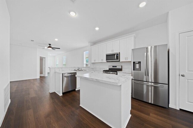 Building Photo - 25849 Hedgerow Dr