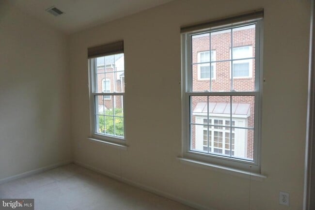 Building Photo - 9724 Athletic Way