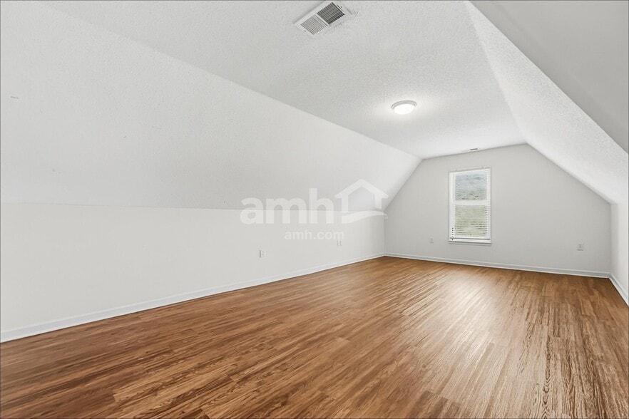 Building Photo - 1838 Oak Springs Dr