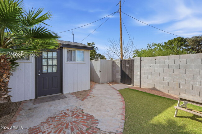 Building Photo - 2352 E Delgado St