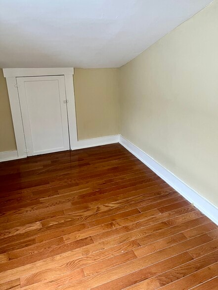 Building Photo - 223 E Mountain Rd